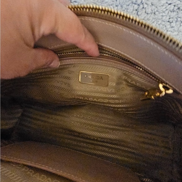 Prada Cammeo Saffiano Lux leather Bag medium authentic slightly used with strap - Picture 9 of 16